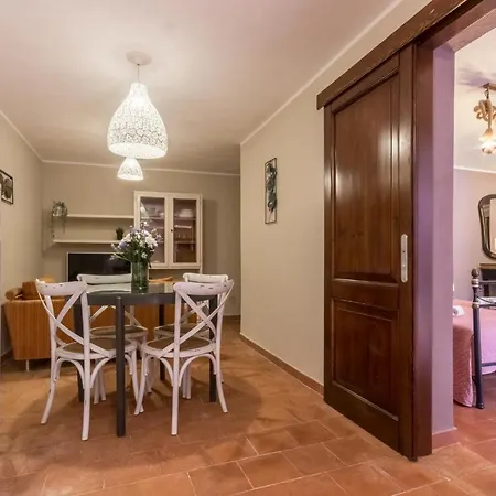 Con Grande Giardino A 150 Mt Dal Mare Capitana