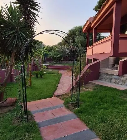 Con Grande Giardino A 150 Mt Dal Mare *