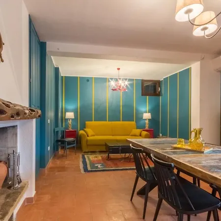 Con Grande Giardino A 150 Mt Dal Mare Capitana