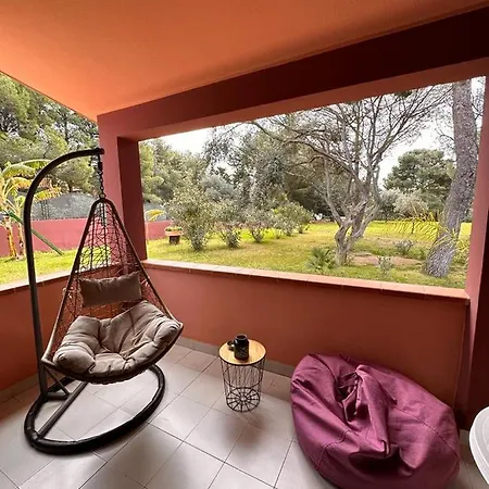 Con Grande Giardino A 150 Mt Dal Mare *