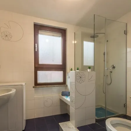 Con Grande Giardino A 150 Mt Dal Mare Lägenhet
