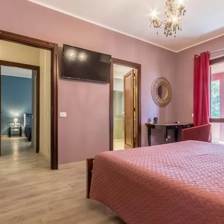 Con Grande Giardino A 150 Mt Dal Mare Capitana