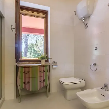 Con Grande Giardino Ad 800 Mt Dal Mare Capitana