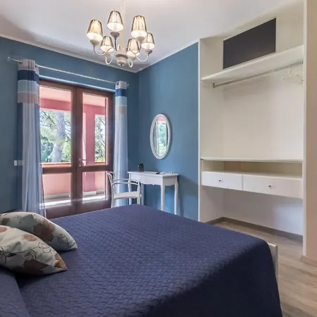 Con Grande Giardino Ad 800 Mt Dal Mare *