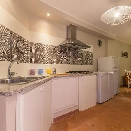 Con Grande Giardino Ad 800 Mt Dal Mare Capitana