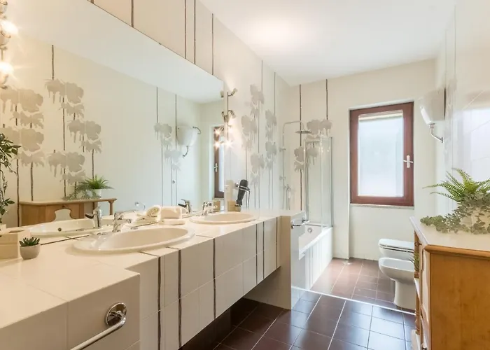 Con Grande Giardino Ad 800 Mt Dal Mare * カピターナ