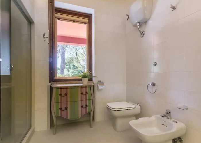 Con Grande Giardino Ad 800 Mt Dal Mare カピターナ