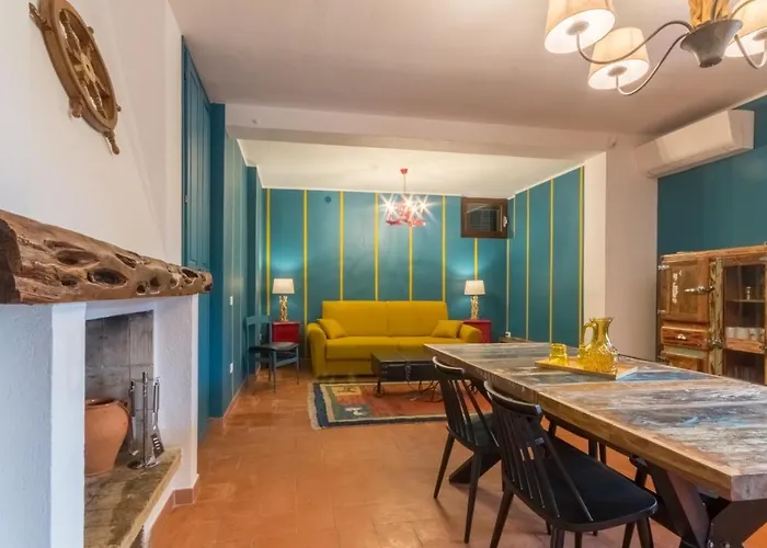 Con Grande Giardino Ad 800 Mt Dal Mare カピターナ