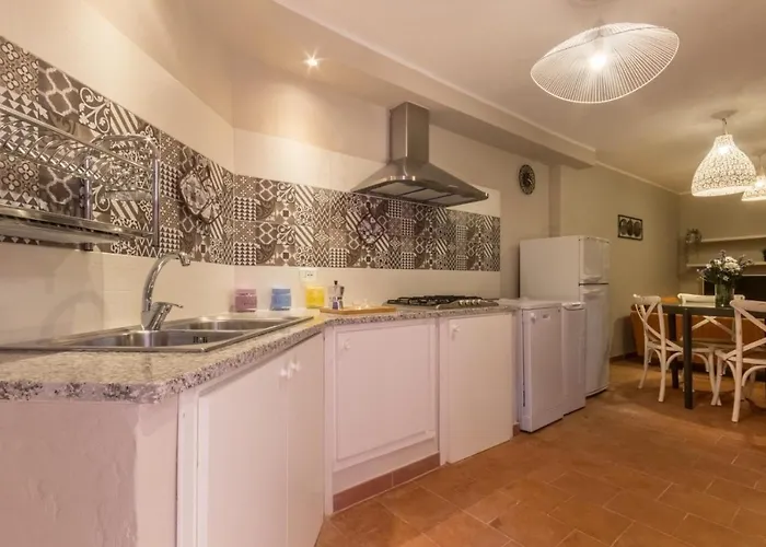 Con Grande Giardino Ad 800 Mt Dal Mare カピターナ