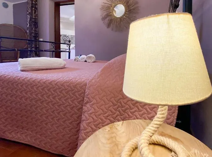 Con Grande Giardino Ad 800 Mt Dal Mare アパート