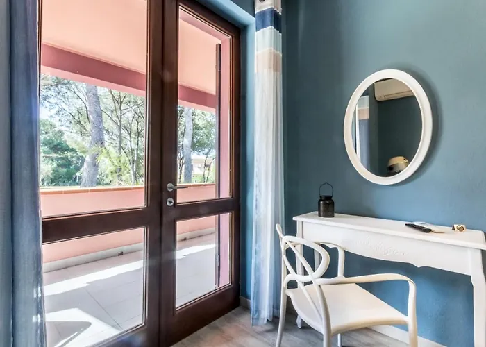 Con Grande Giardino Ad 800 Mt Dal Mare アパート カピターナ