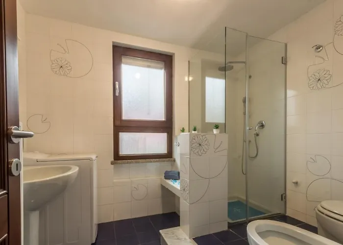 Con Grande Giardino Ad 800 Mt Dal Mare アパート